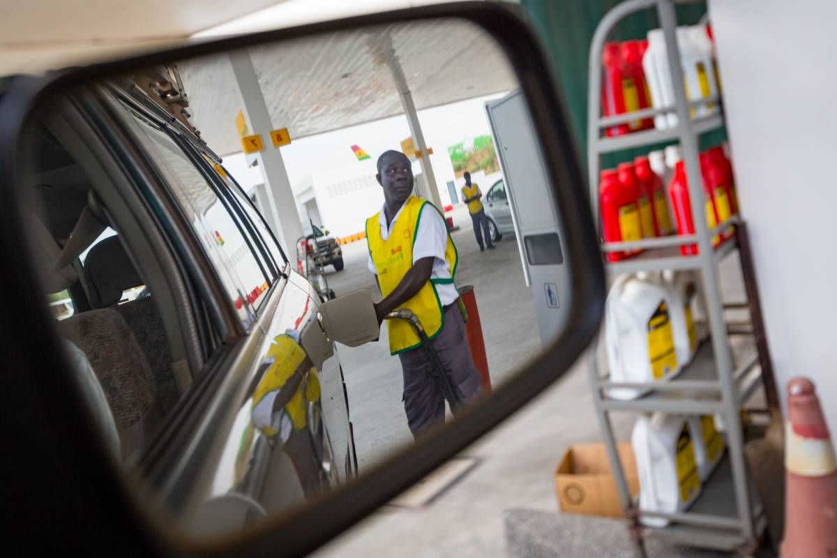 person filling their gas tank in a car.